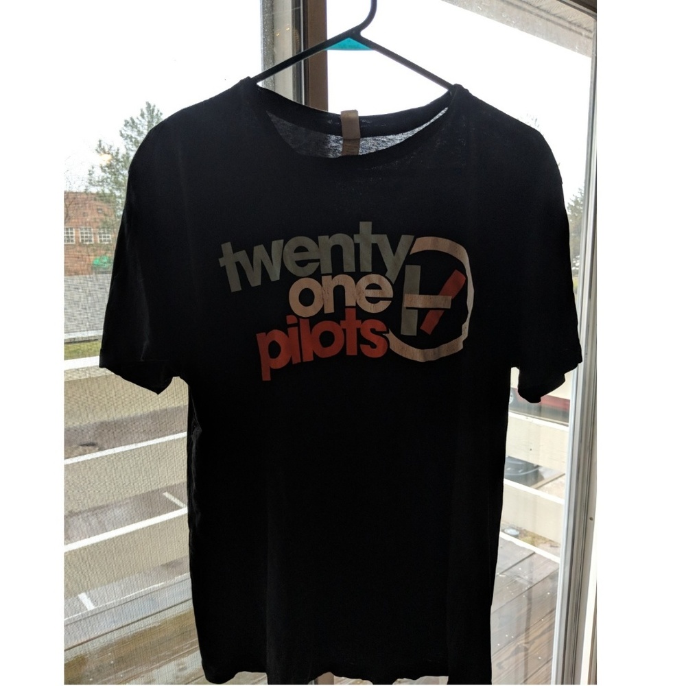 Band tee: twenty one pilots